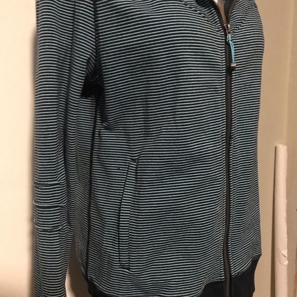 Lululemon Scuba Hoodie - Picture 6 of 14